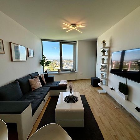 Three Towers With Beautiful View And Parking! Apartment Bratislava Ngoại thất bức ảnh