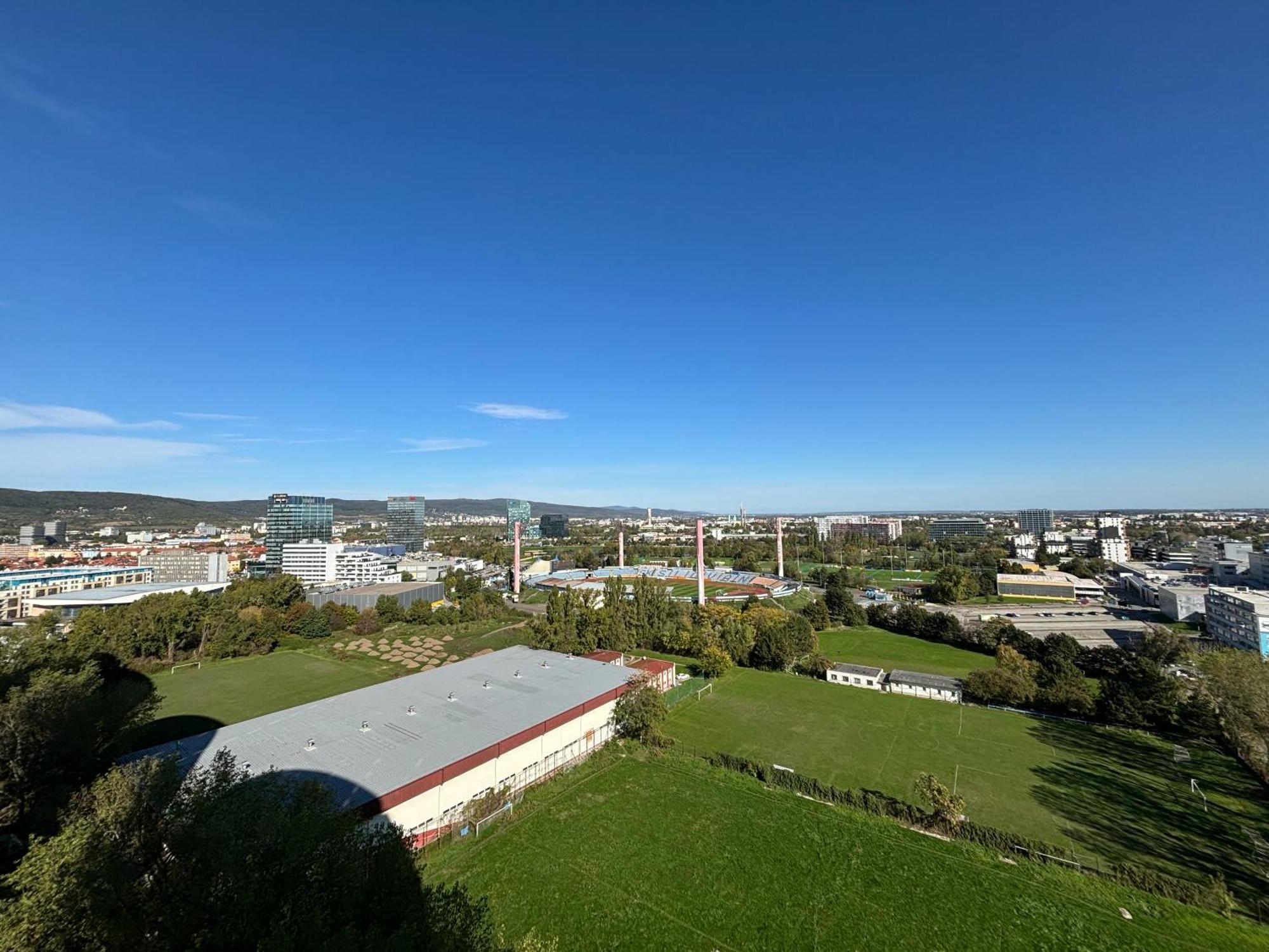 Three Towers With Beautiful View And Parking! Apartment Bratislava Ngoại thất bức ảnh